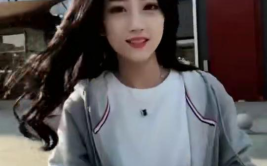 小姐姐看上其他小姐姐,小姐姐看上其他小姐姐的甜蜜邂逅