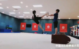 跆拳道小姐姐踢我脸,瞬间踢醒我的脸